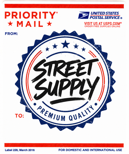 USPS Label 228 Priority Mail Sticker im klassischen US-Versanddesign
